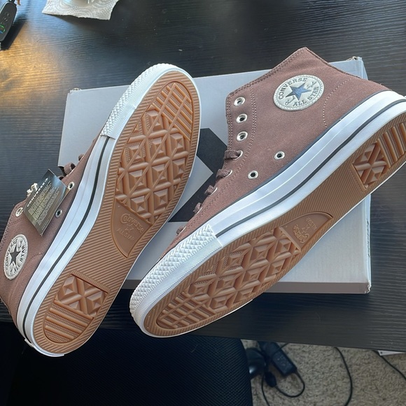 NWT Brown Converse. Men’s 9. Women’s 11. Brand new. Never worn. - Picture 4 of 10